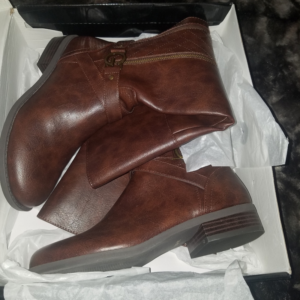 Boots - Picture 5 of 9